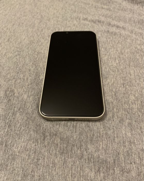 iPhone 13 92% kondycji, śliczny smartfon