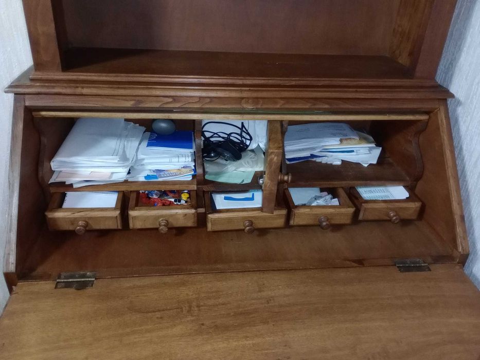 Quarto Completo: Cama Solteiro, Mesa Cabeceira, Cadeira e Escrivaninha