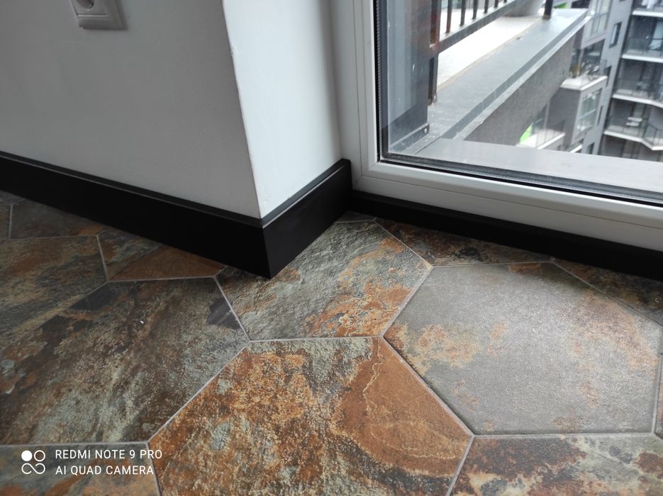 Монтаж ламінату  , монтаж плінтуса Укладання вінілу  Встановлення плін