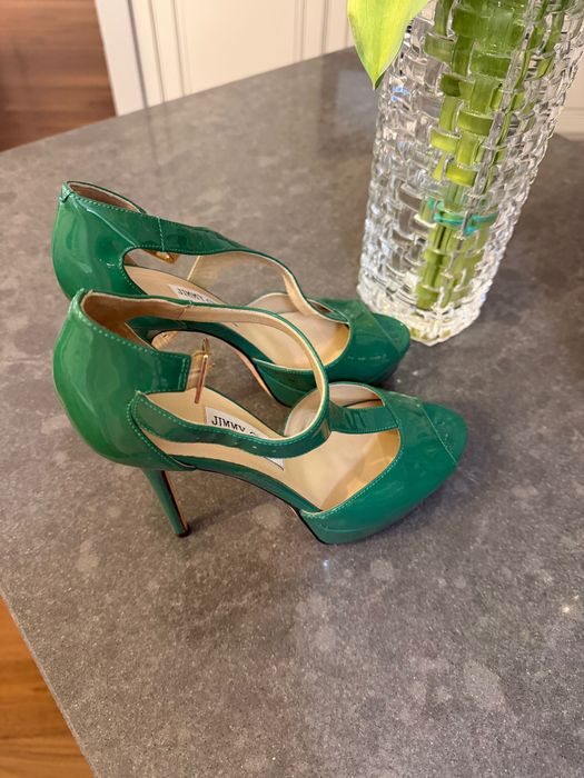 Босоніжки лакові