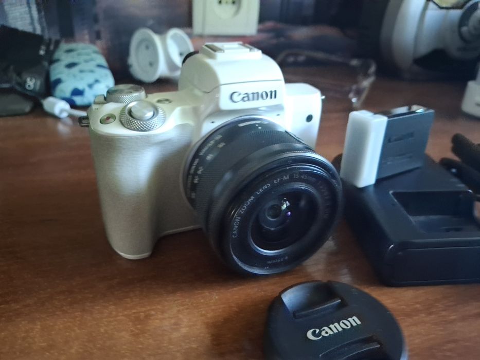 Фотокамера Canon m50