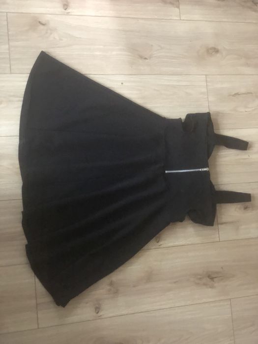 Czarna sukienka BOOHOO