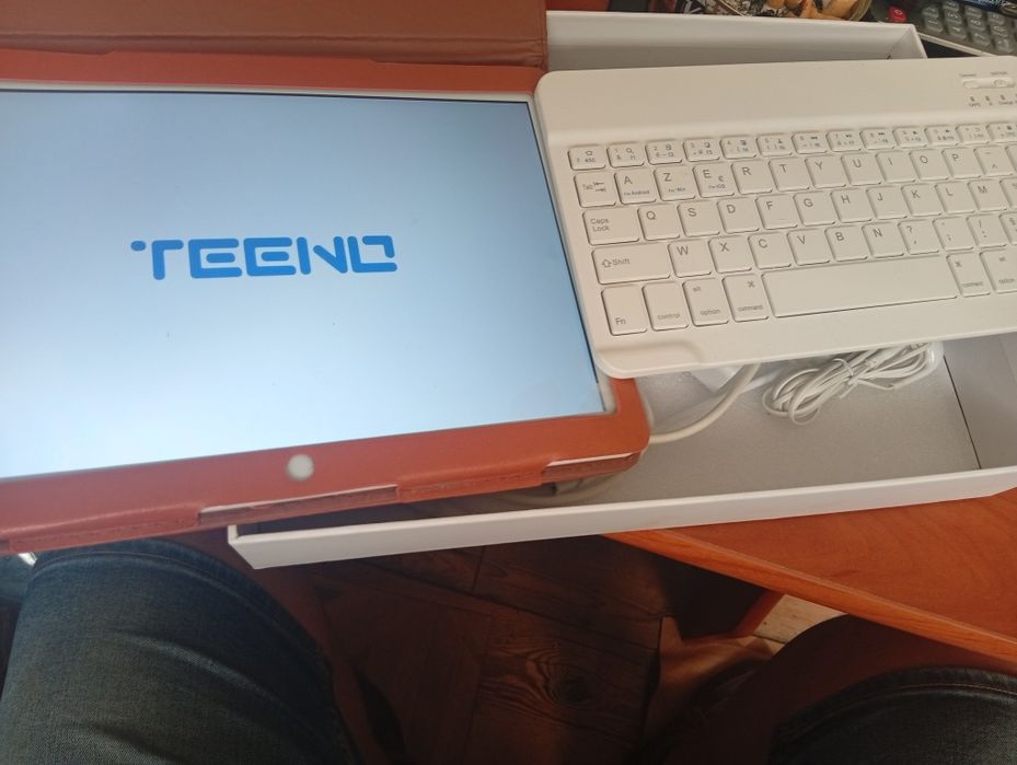 Fajny tablet TEENO android