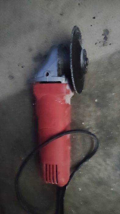 Rebarbadora em excelente estado