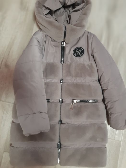 Продам пальто для девочки