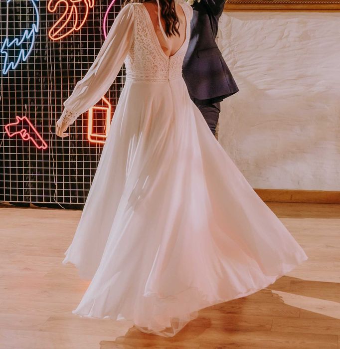 Biała długa suknia ślubna boho koronkowa długi rękaw na ślub M 38