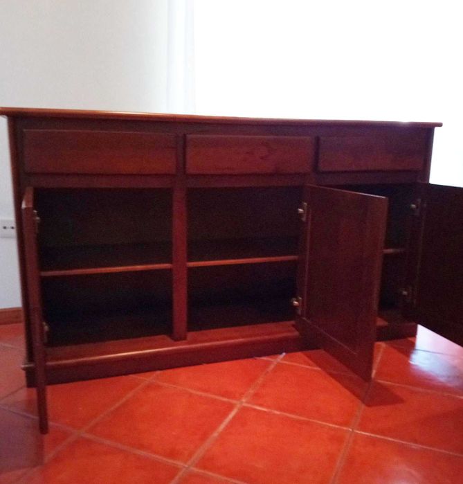 Aparador / Louceiro / Móvel de madeira maciça / Consola