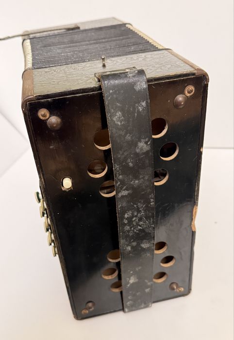 Stary zabytkowy przedwojenny mały akordeon guzikowy HOHNER