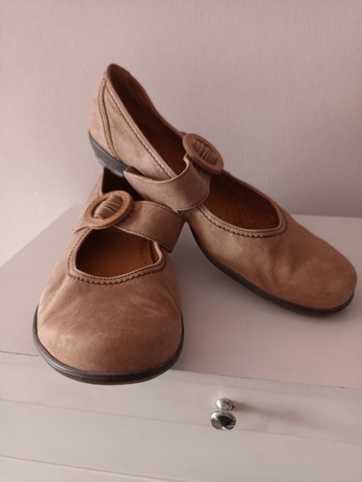 Жіночі туфлі шкіряні