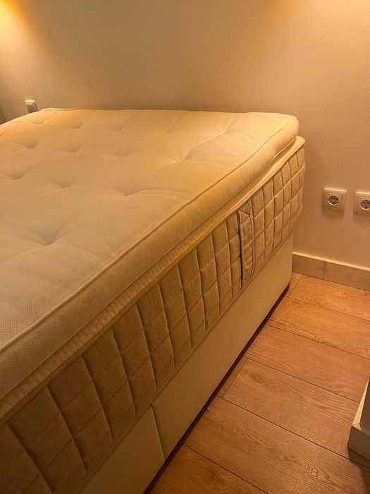 Cama de Casal Queen Size