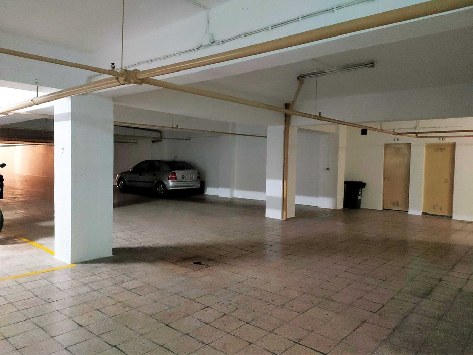 Lugar de Garangem junto ao Metro Lumiar