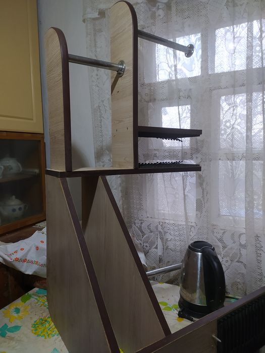 Комп'ютерний великий стіл с поличками