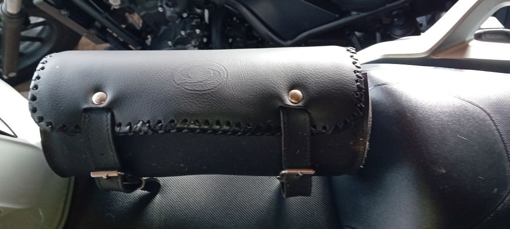 Bolsa frontal em couro para moto