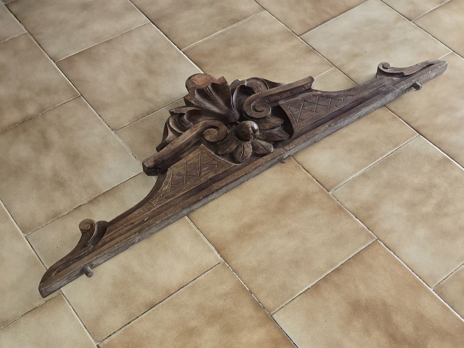 Friso decorativo antigo em madeira entalhada à mão (aprox. 60 cm)