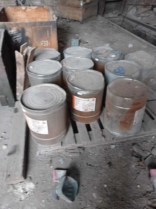 Продам битумную смолу в бочках