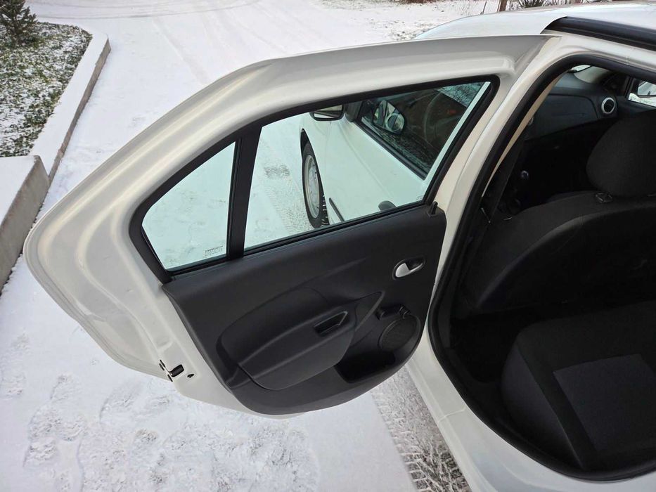 В ідеальному стані Dacia Logan 2015. Не битий, не фарбований