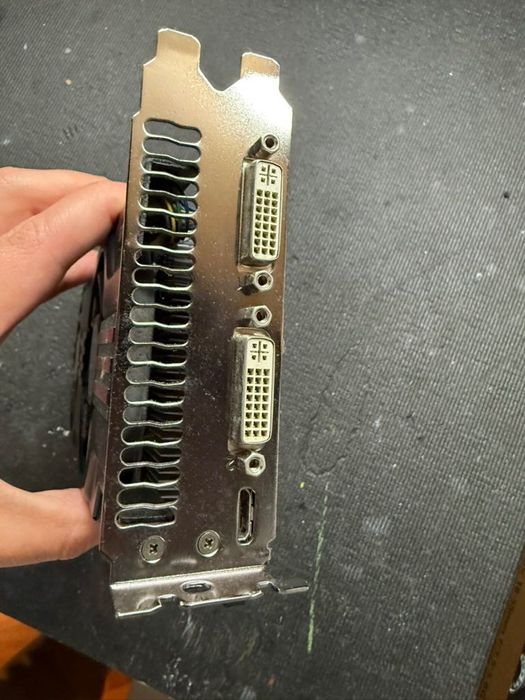 Gráfica Asus GTX560TI DC2