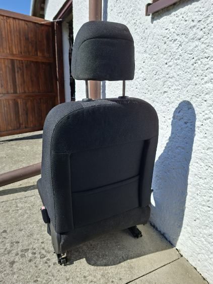 Sprzedam fotel prawy pasazera peugeot 307