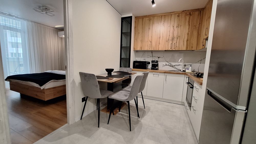 Wood. Нова стильна 2-кімнатна квартира по вулиці Київська 9Д, подобово