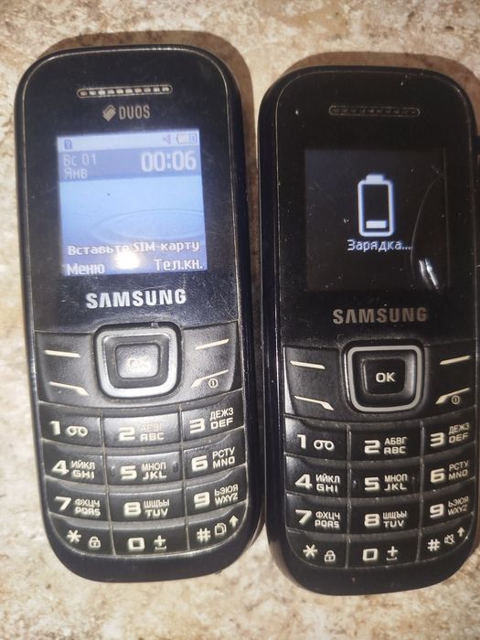 Продам дешево 2 телефона  Самсунг