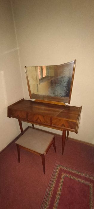 Mobília de quarto vinrage em razoável estado