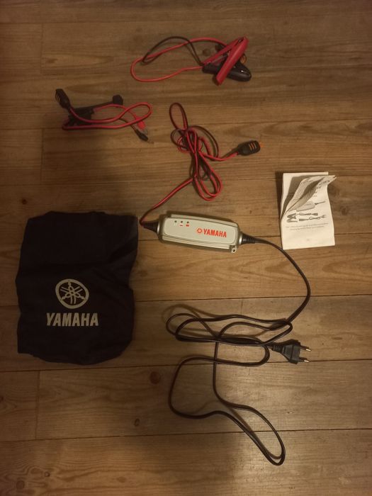 Yamaha YEC-8 Battery Charger carregador bateria mota