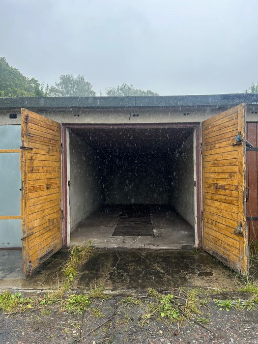 Garaż murowany z kanałem przy ul. JAGIELLOŃCZYKA