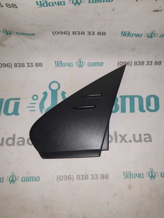 Молдинг заглушка крыла передний левый Toyota Prius 50 6011847030 60118-47030