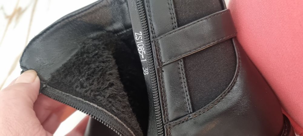 Nowe skórzane ocieplane botki 38