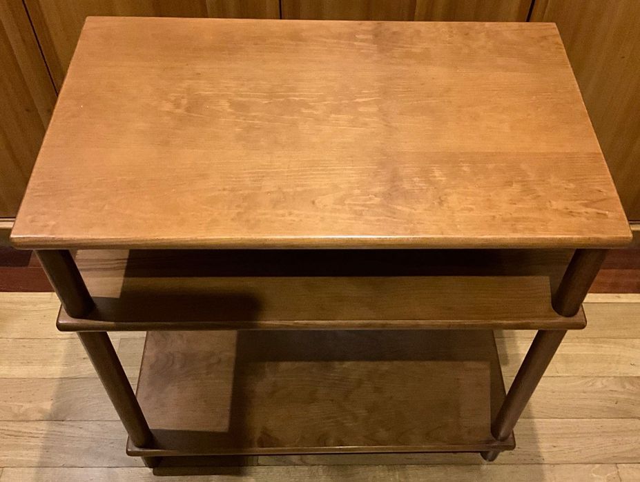 Mesa de apoio de pinho