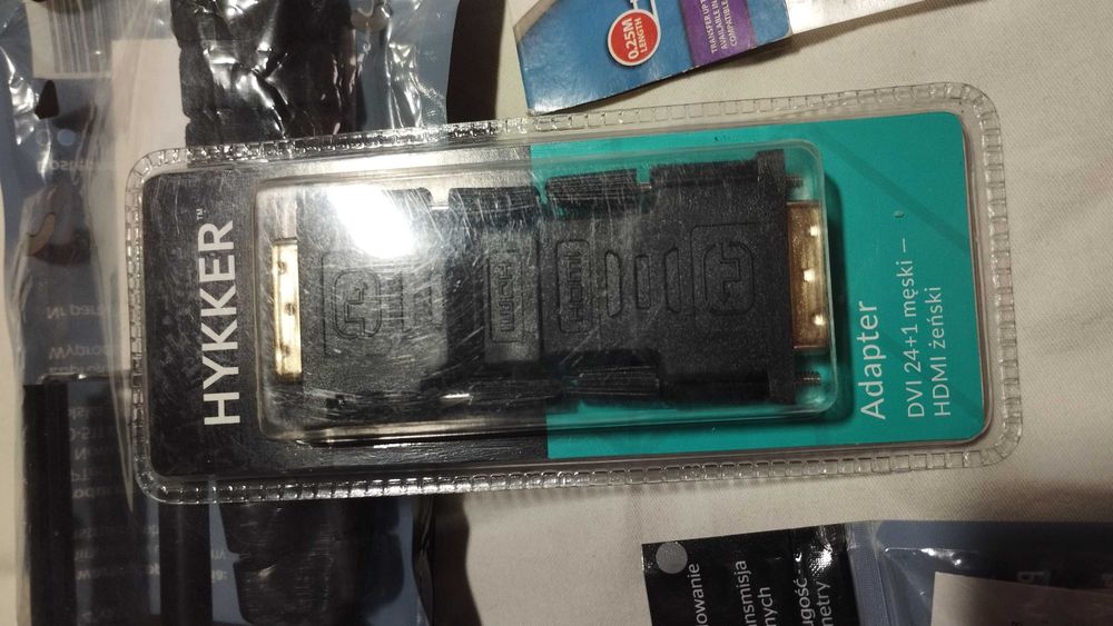 Zestaw kabli microUSB, adapter DVi/HDMI, seciowy (skrętka),mini statyw