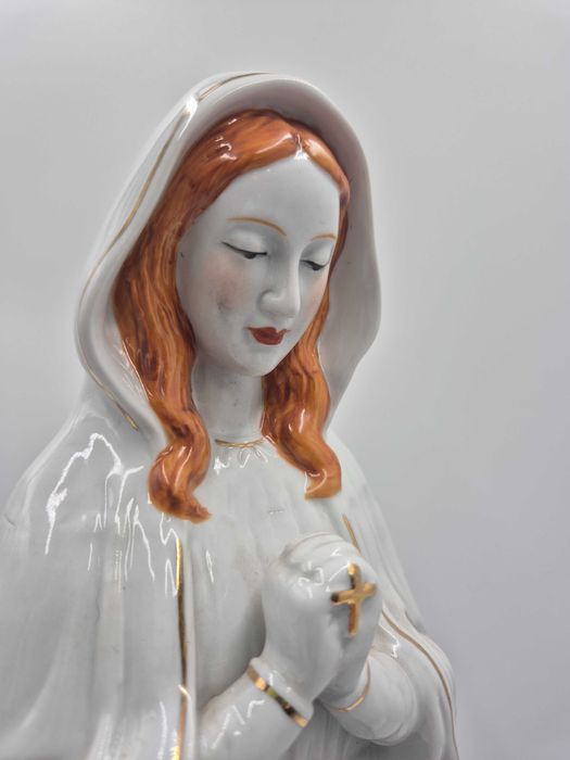 Figura Matki Boskiej z porcelany Francja