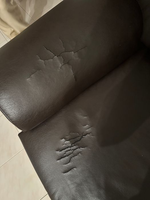 2 Sofás castanho escuro 190€