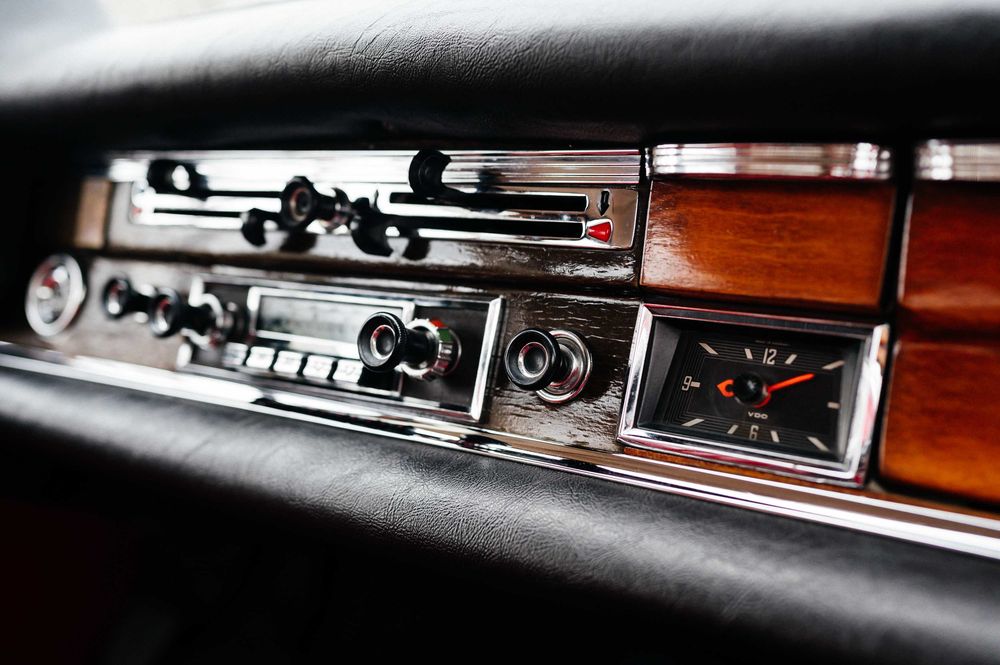 Retro Mercedes W111 // Styl, Elegancja i Luksus lat '60 Klasyk