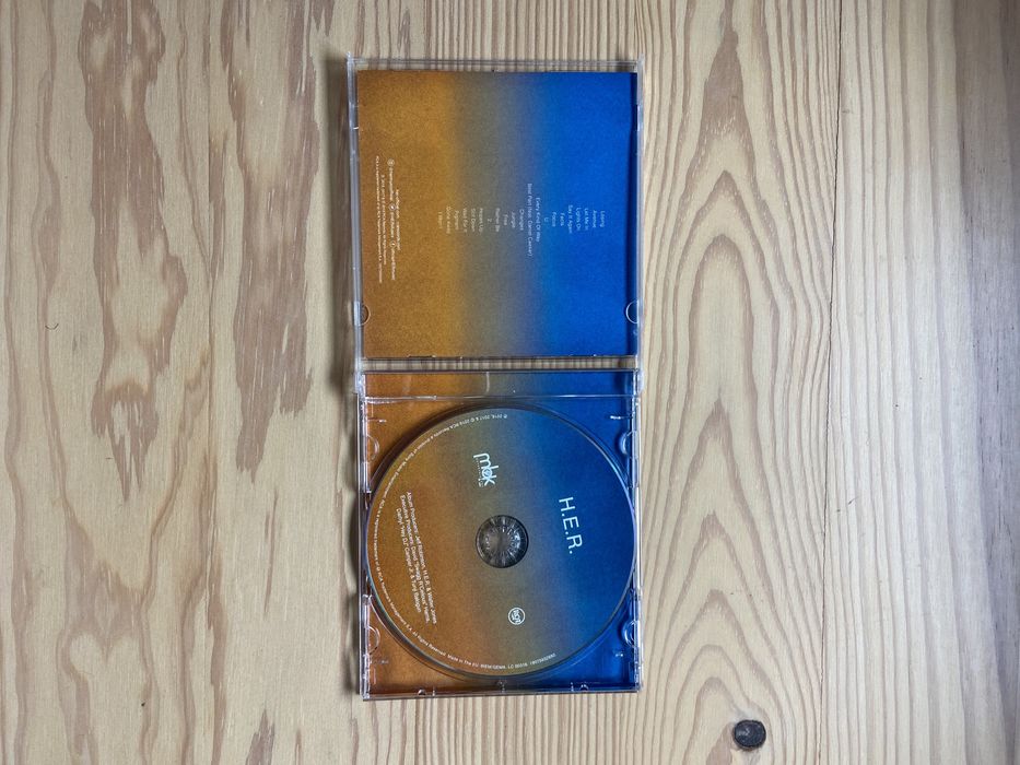 CD artista H.E.R