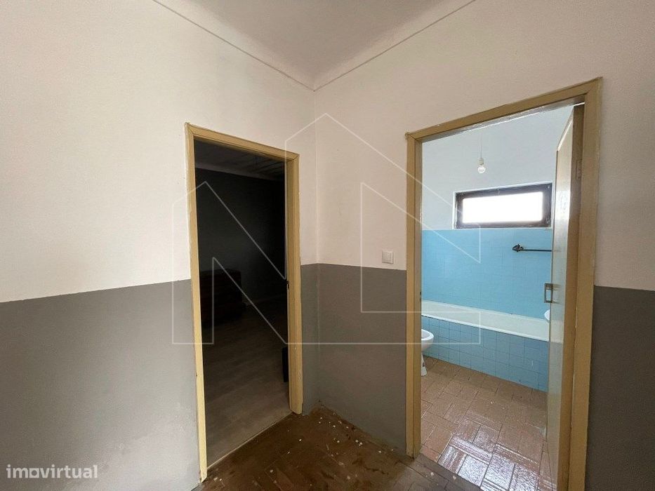Moradia T4 com Quintal, Cozinha de Forno e Anexos