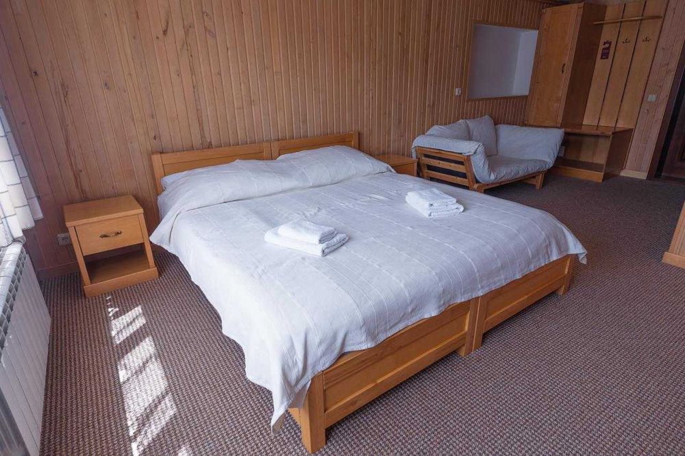 Продається будинок у серці Карпат зі СПА та критим басейном