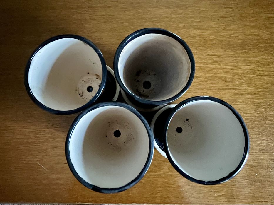 Zestaw czterech mini doniczek