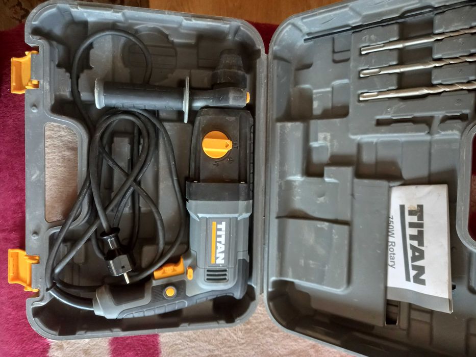 Młotowiertarka Titan SDS Plus 750 W.