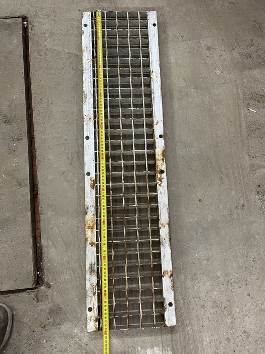 Трап решітка уселений