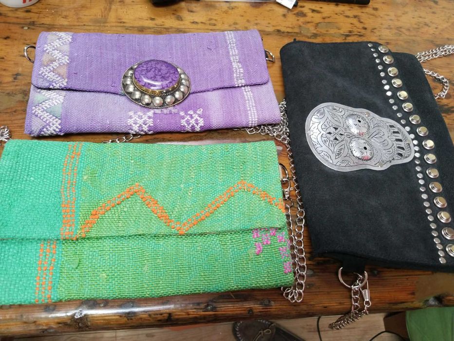 torebk kopertówka na łańcuszku zamszowa i jedwab sebra