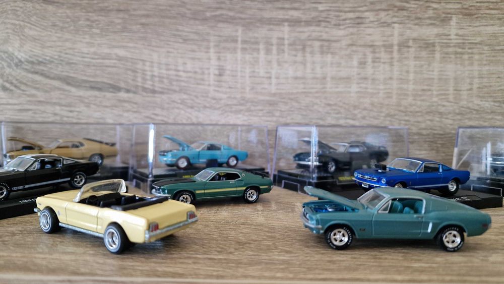 13 Miniaturas Ford Mustang 1:64