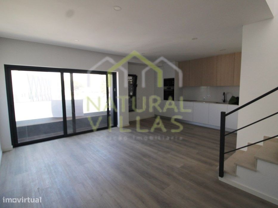 Penthouse T2 Nova com Terraço Privativo e Vista Panorâmica em Faro