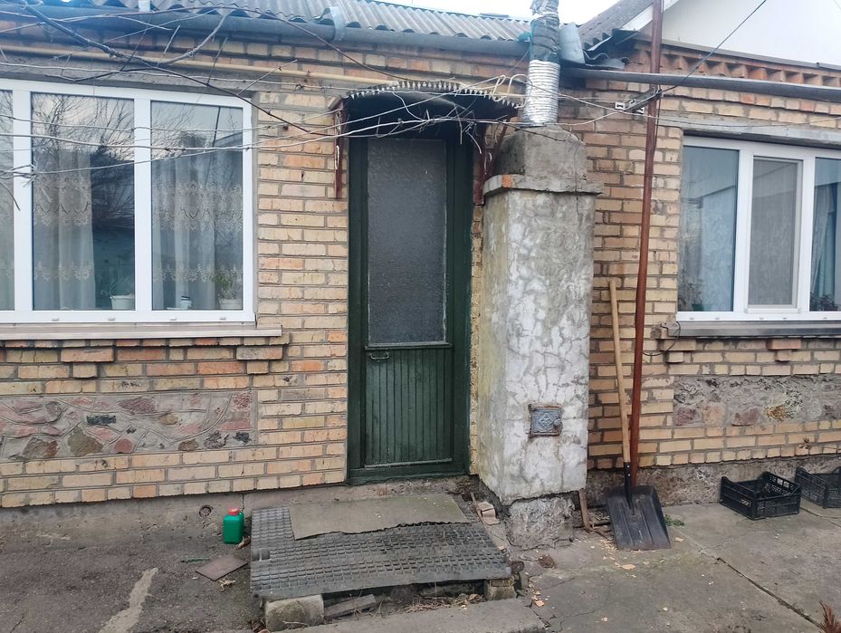 Продам пів-будинка в центрі м. Фастів