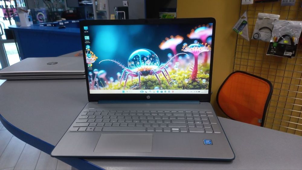 Бюджетний  ноутбук  HP 15-dy0700tg економний  дуже довго тримає батарея