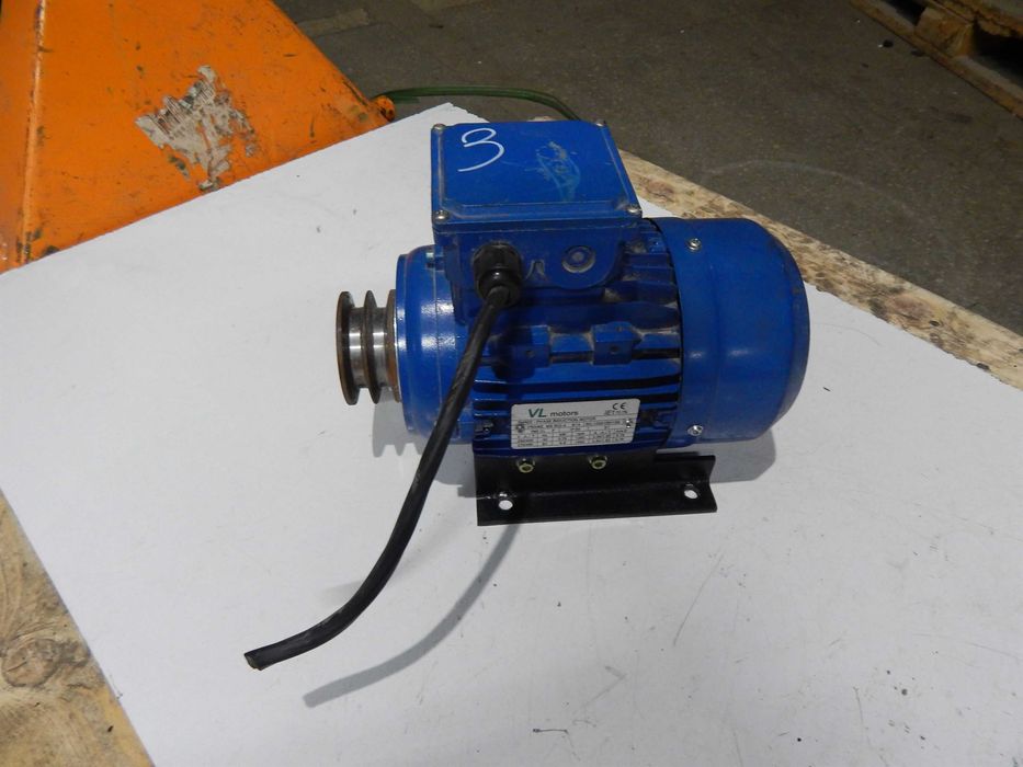 Трифазний асинхронний електродвигун VL motors 0.75 кВт-0.9кВт