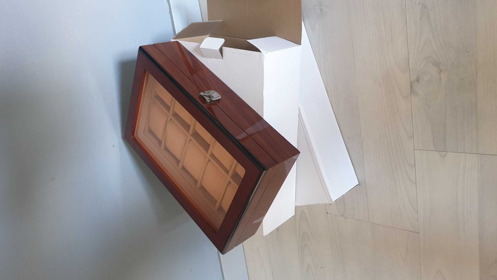 Caixa em madeira de luxo para guardar 10 relogios. Tissot, rolex