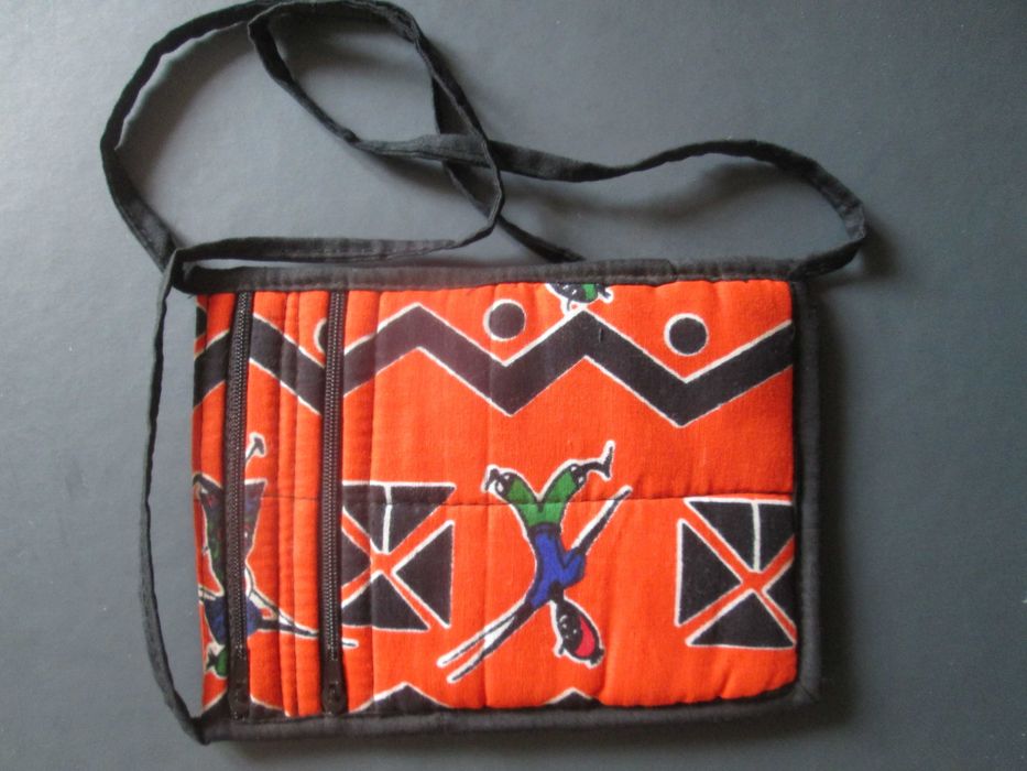 Bolsa de ombro em pano africano - artesanato tradicional de Cabo Verde
