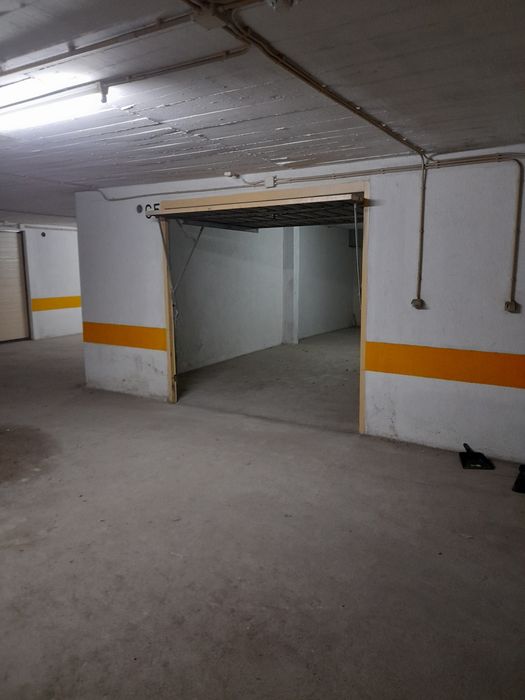 Arrendo box 33 m² para varias motos