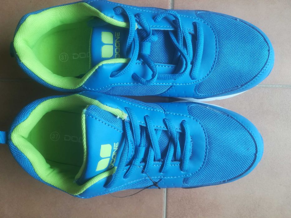 New Daone women's sneakers, size 37.